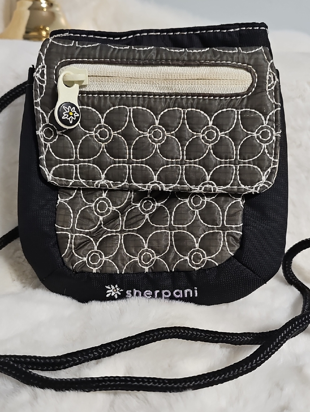 Sherpani Piperle Black and Gray Quilted Front Pocket Crossbody